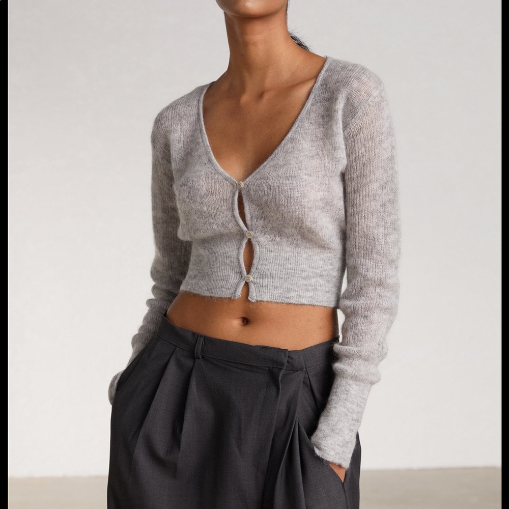 Gray mohair cropped cardigan. Looks jaquemues